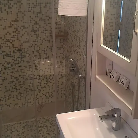 Iz Birak Butik Marina Hotel *