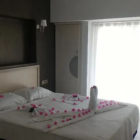 מלון Iz Birak Butik Marina